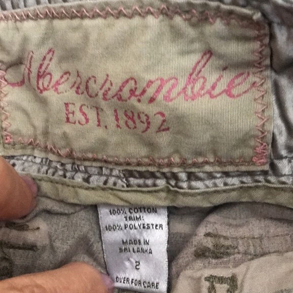 Abercrombie size 2 Camouflage Cargo Pants lots of beautiful details Pockets - Picture 14 of 16